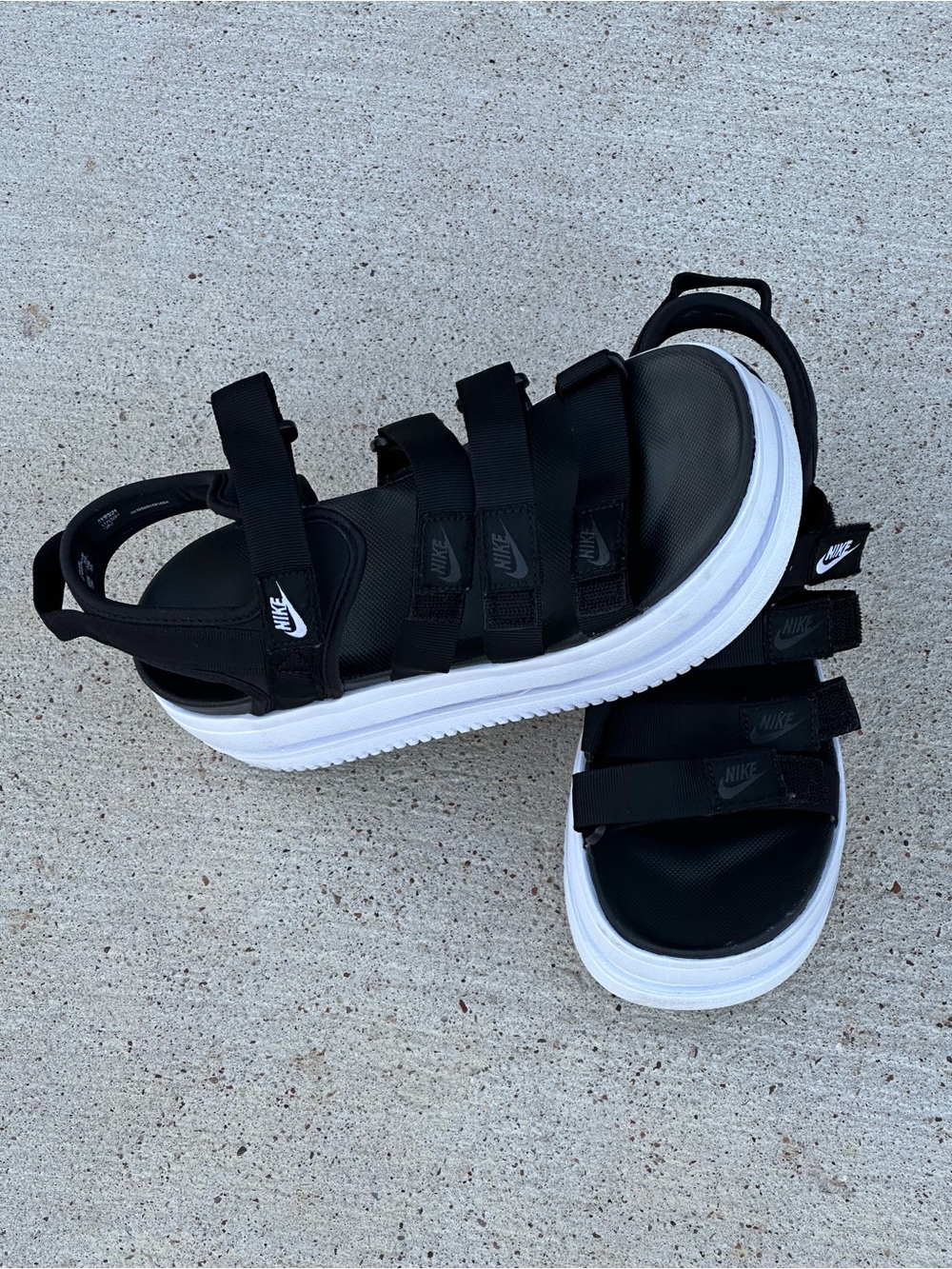 Nike Icon Classic Women’s Black Strap Platform Sandals. Size 8